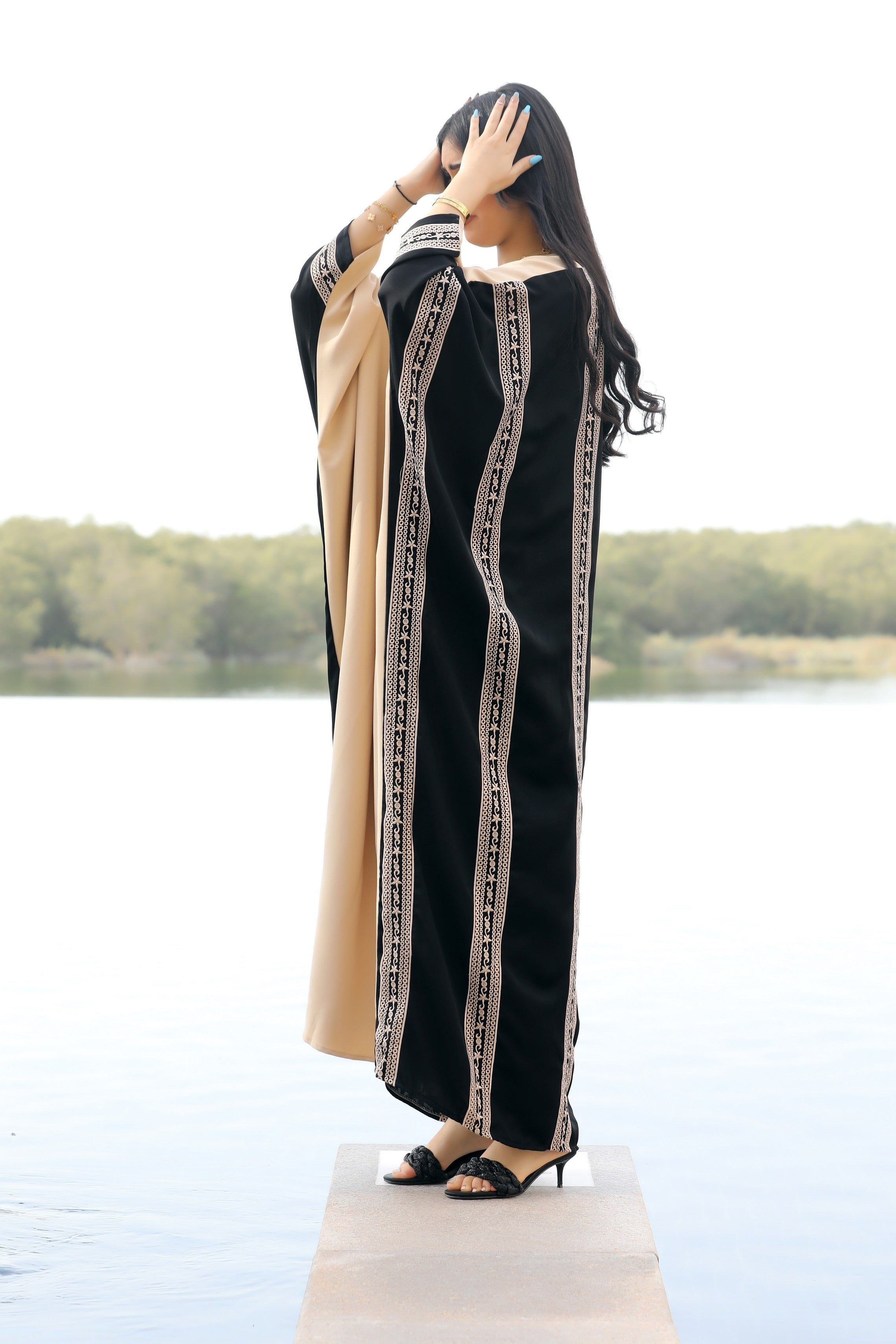 Black & Beige Saudi bisht abaya