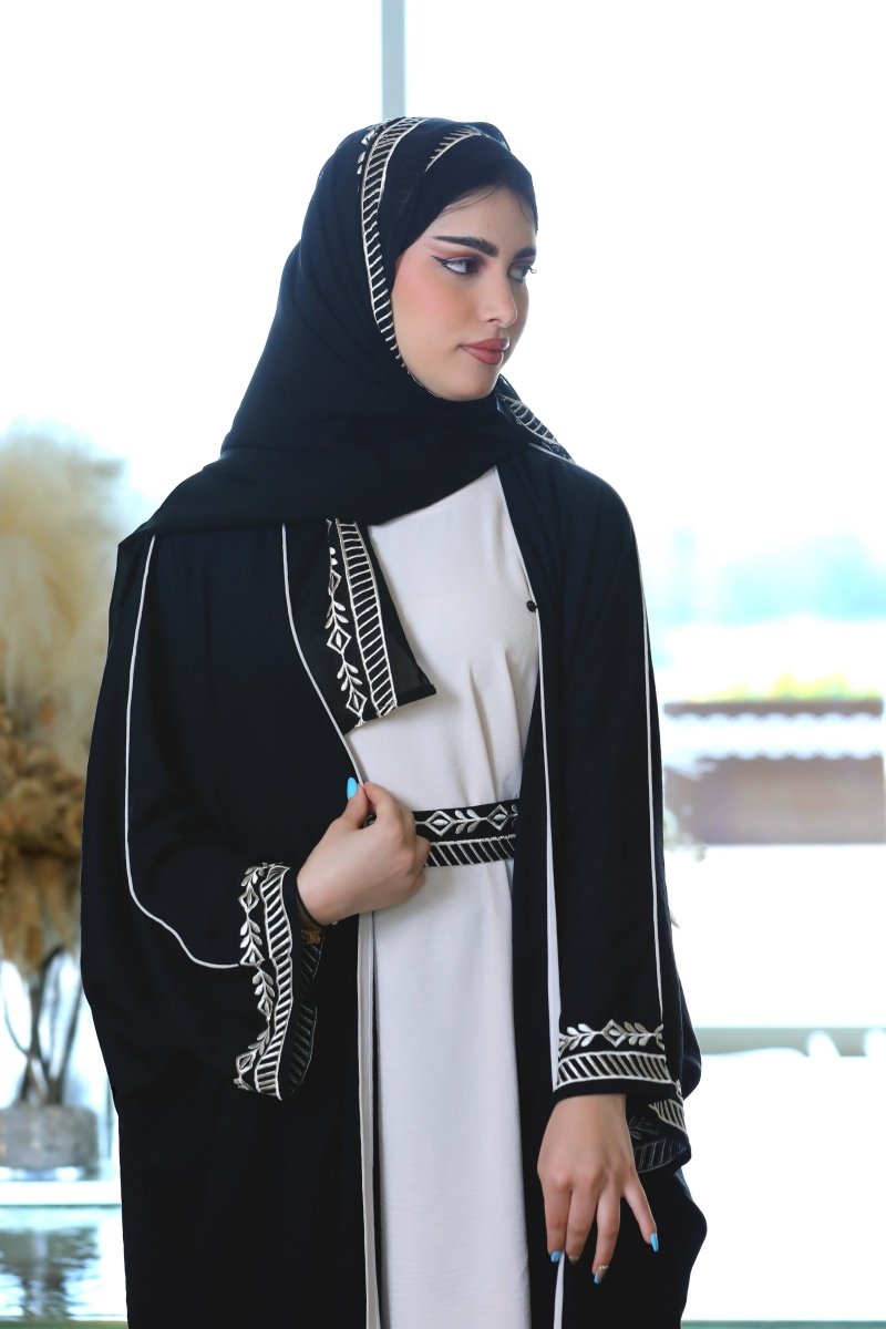 Black and White Bisht abaya - Abayat Qumasha Wa Naqsha