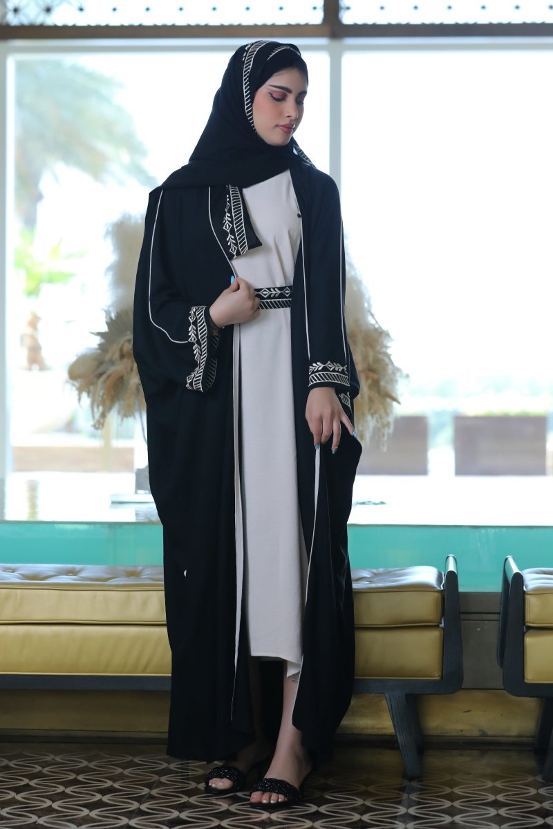 Black and White Bisht abaya - Abayat Qumasha Wa Naqsha