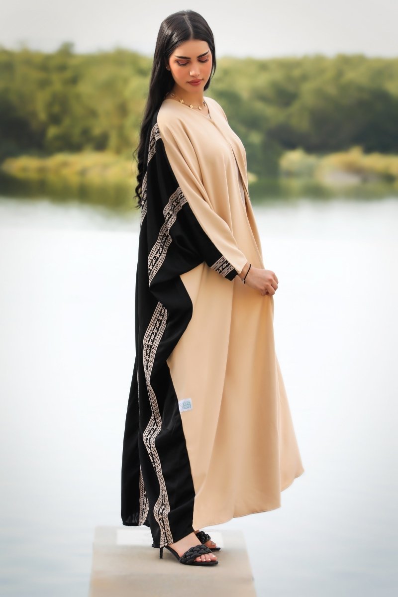 Black & Beige Saudi bisht abaya - Abayat Qumasha Wa Naqsha