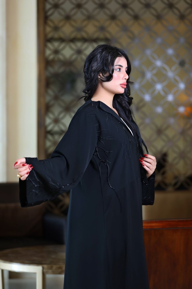 Kuwaiti - Cut abaya with beads - Abayat Qumasha Wa Naqsha