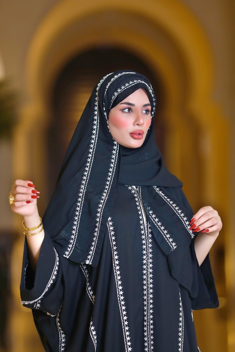 Luxury Black and White Bisht abaya - Abayat Qumasha Wa Naqsha